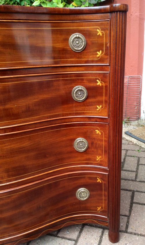 EARLY 19TH CENTURY MAHOGANY SERPENTINE CHEST OF DRAWERS - ADDITIONAL PHOTO 1