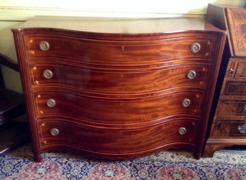 EARLY 19TH CENTURY MAHOGANY SERPENTINE CHEST OF DRAWERS - ADDITIONAL PHOTO 3