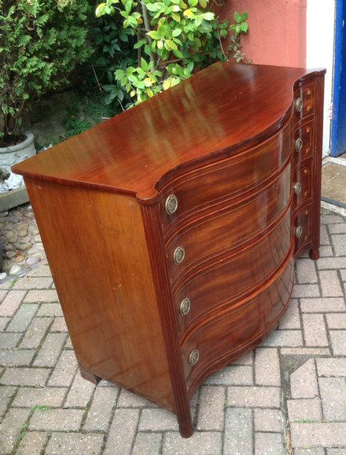 EARLY 19TH CENTURY MAHOGANY SERPENTINE CHEST OF DRAWERS - ADDITIONAL PHOTO 4