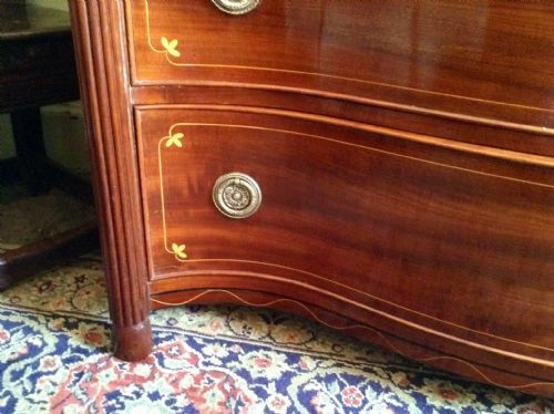 EARLY 19TH CENTURY MAHOGANY SERPENTINE CHEST OF DRAWERS - ADDITIONAL PHOTO 5