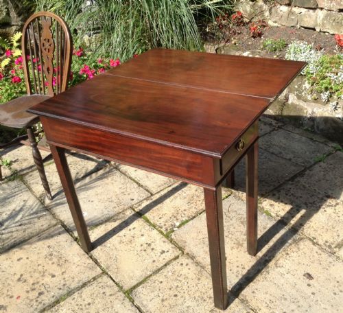 FINE CUBAN MAHOGANY SMALL TEA TABLE - ADDITIONAL PHOTO 1
