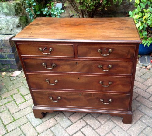 superb georgian mahogany chest of drawers - CATEGORY: ANTIQUE CHEST OF DRAWERS - DATED 1750