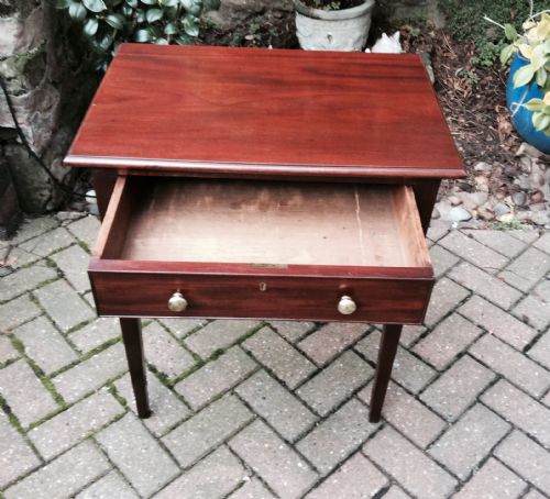 SMALL MAHOGANY SIDE TABLE - ADDITIONAL PHOTO 1