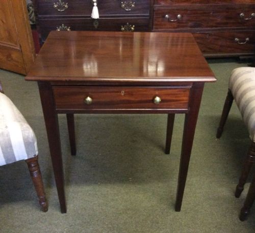 SMALL MAHOGANY SIDE TABLE - ADDITIONAL PHOTO 4