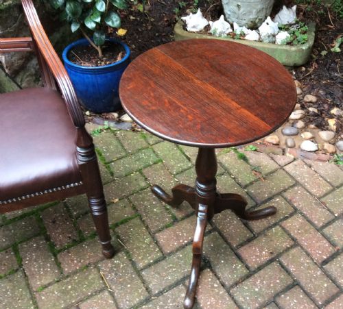 VERY SMALL OAK TRIPOD TABLE - ADDITIONAL PHOTO 2