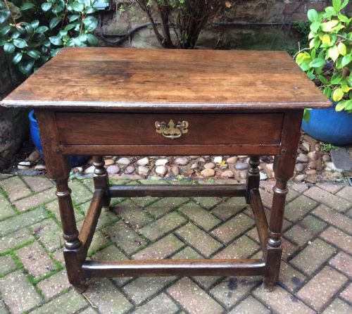 early 18th century oak side table - CATEGORY: ANTIQUE TABLES - DATED 1700