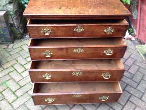 GEORGIAN SMALL OAK CHEST OF DRAWERS - ADDITIONAL PHOTO 2