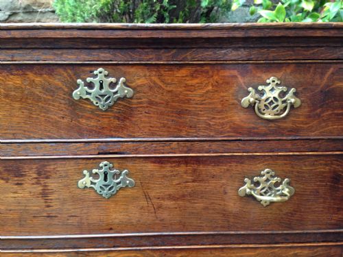 GEORGIAN SMALL OAK CHEST OF DRAWERS - ADDITIONAL PHOTO 4