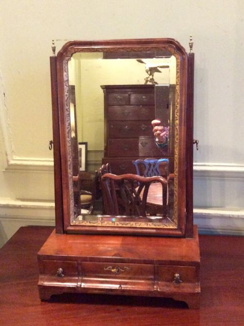 georgian walnut dressing or toilet mirror - CATEGORY: ANTIQUE MIRRORS - DATED 1700