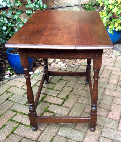 EARLY 18TH CENTURY OAK SIDE TABLE - ADDITIONAL PHOTO 2
