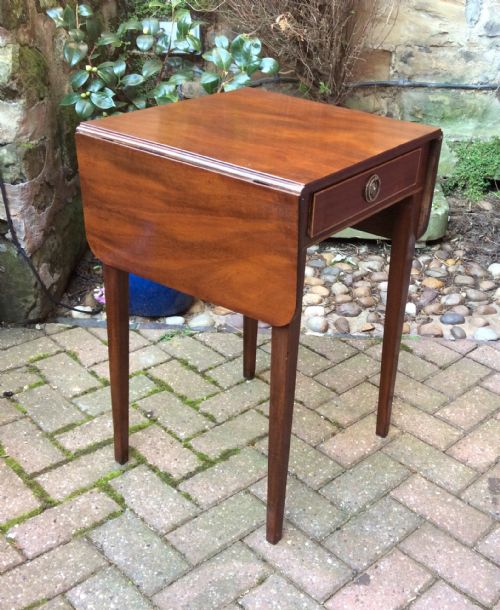 SMALL MAHOGANY PEMBROKE TABLE - ADDITIONAL PHOTO 1