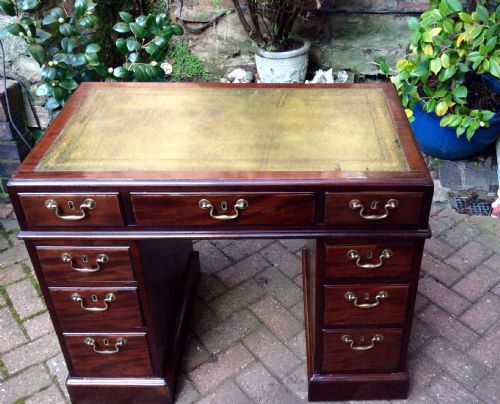 SMALL GEORGIAN PEDESTAL DESK - ADDITIONAL PHOTO 2