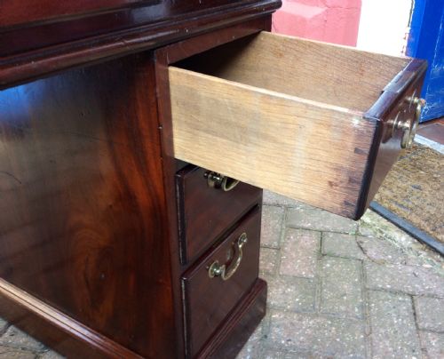 SMALL GEORGIAN PEDESTAL DESK - ADDITIONAL PHOTO 5