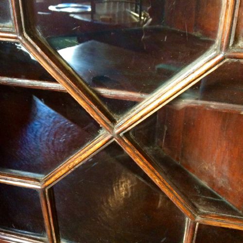 GEORGIAN OAK GLAZED CORNER CUPBORAD - ADDITIONAL PHOTO 4