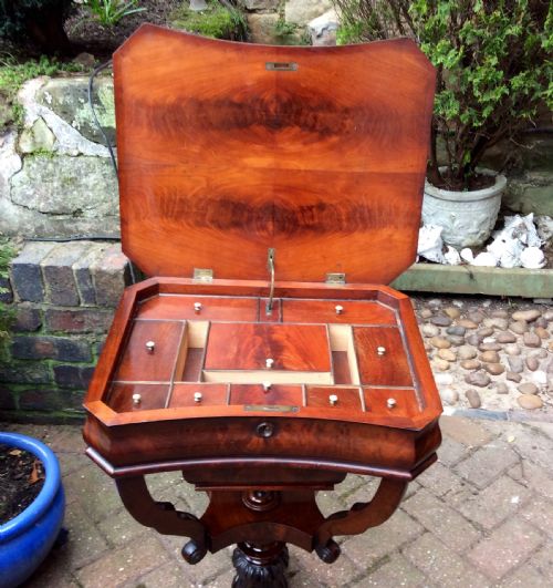 EXQUISITE WORK TABLE - ADDITIONAL PHOTO 1