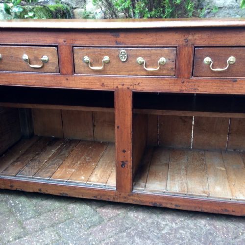 SMALL OAK DRESSER BASE - ADDITIONAL PHOTO 3