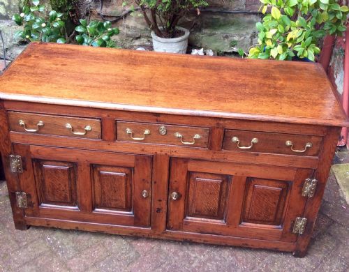 SMALL OAK DRESSER BASE - ADDITIONAL PHOTO 2