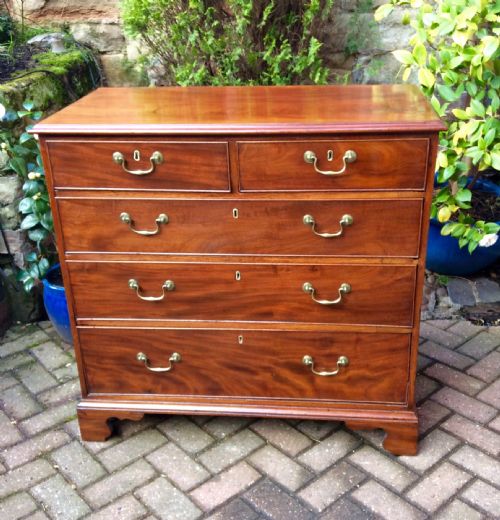 georgian mahogany chest of drawers - CATEGORY: ANTIQUE CHEST OF DRAWERS - DATED 1750