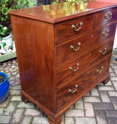 GEORGIAN MAHOGANY CHEST OF DRAWERS - ADDITIONAL PHOTO 1