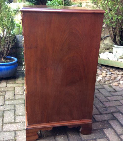 GEORGIAN MAHOGANY CHEST OF DRAWERS - ADDITIONAL PHOTO 4