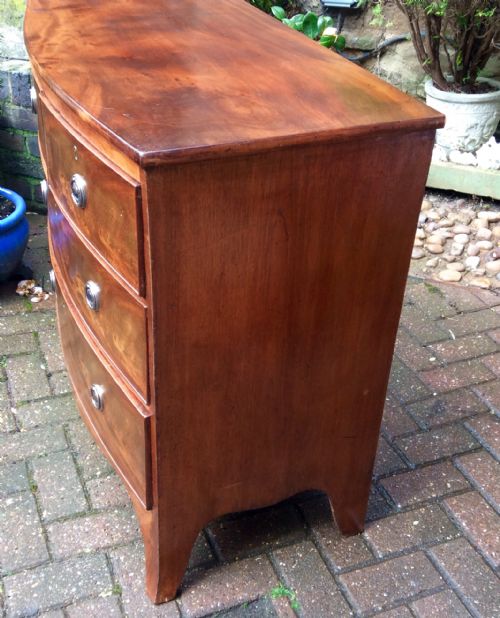 SMALL MAHOGANY BOW FRONT CHEST OF DRAWERS - ADDITIONAL PHOTO 6