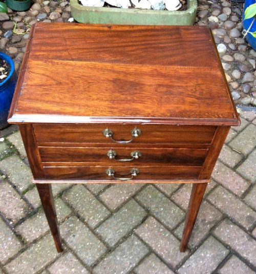 SMALL TABLE - ADDITIONAL PHOTO 1
