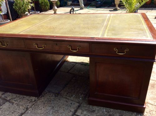 SUPERB LARGE MAHOGANY PARTNERS DESK - ADDITIONAL PHOTO 7