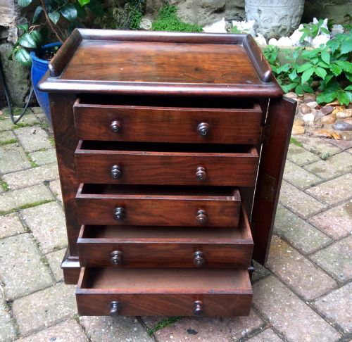 SUPERB QUALITY MINIATURE WELLINGTON CHEST OF DRAWERS - ADDITIONAL PHOTO 1