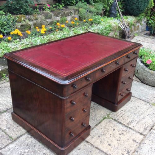 WALNUT PEDESTAL DESK OF GOOD DEEP PROPORTIONS - ADDITIONAL PHOTO 2