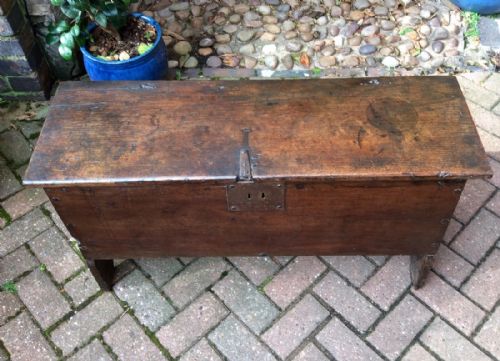 EARLY OAK SMALL COFFER OR SWORD CHEST - ADDITIONAL PHOTO 1