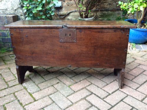 EARLY OAK SMALL COFFER OR SWORD CHEST - ADDITIONAL PHOTO 2