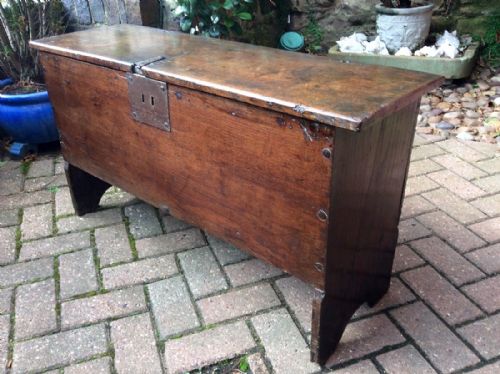 EARLY OAK SMALL COFFER OR SWORD CHEST - ADDITIONAL PHOTO 4