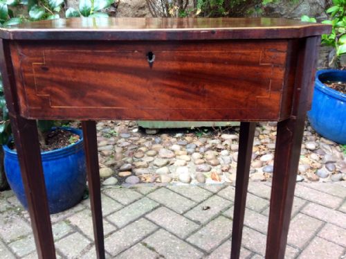 SMALL GEORGIAN MAHOGANY SIDE TABLE - ADDITIONAL PHOTO 1