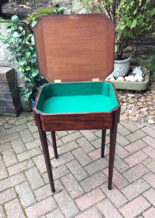 SMALL GEORGIAN MAHOGANY SIDE TABLE - ADDITIONAL PHOTO 4