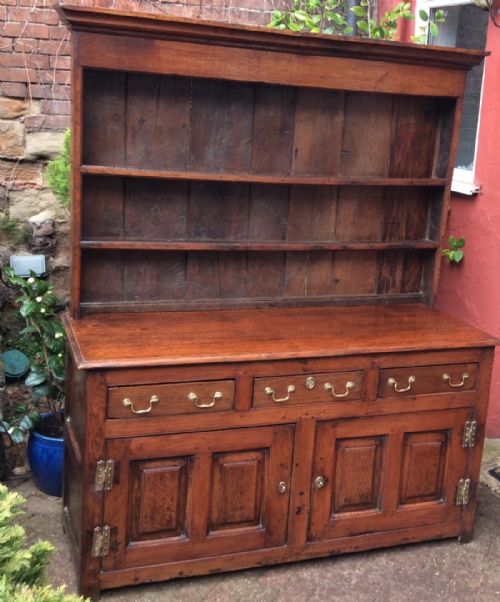 SMALL OAK DRESSER - ADDITIONAL PHOTO 6