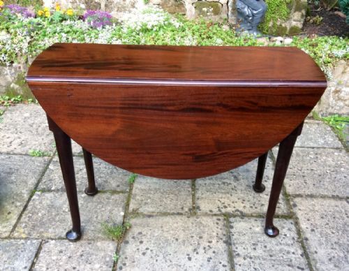 elegant georgian small dining table - CATEGORY: ANTIQUE TABLES - DATED 1750