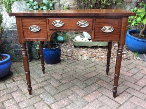 REGENCY DRESSING TABLE - ADDITIONAL PHOTO 2