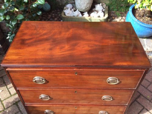 SMALL GEORGIAN MAHOGANY CHEST OF DRAWERS - ADDITIONAL PHOTO 1