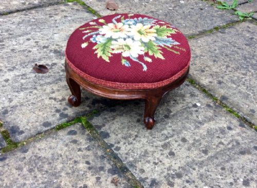victorian footstool - CATEGORY: ANTIQUE STOOLS - DATED VICTORIAN