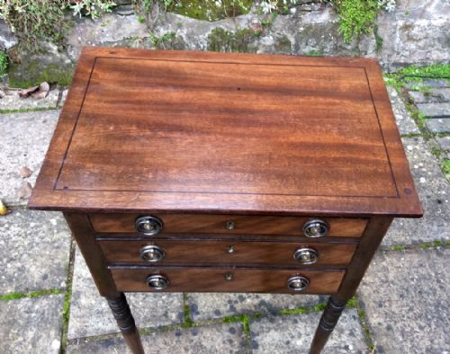SMALL REGENCY MAHOGANY SIDE TABLE - ADDITIONAL PHOTO 3