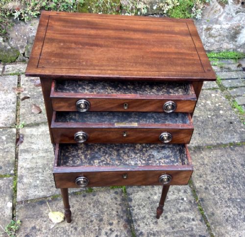 SMALL REGENCY MAHOGANY SIDE TABLE - ADDITIONAL PHOTO 5