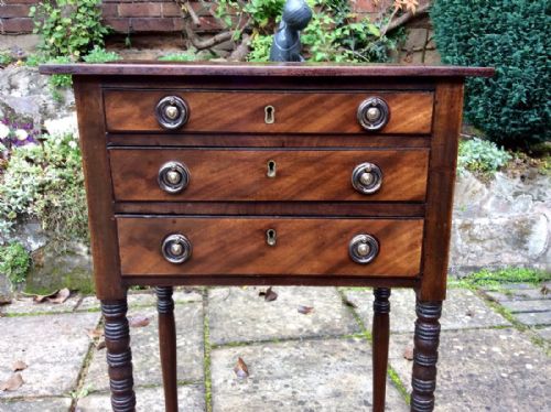 SMALL REGENCY MAHOGANY SIDE TABLE - ADDITIONAL PHOTO 6