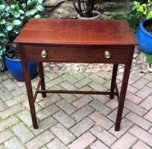 pretty small georgian mahogany side table - CATEGORY: ANTIQUE TABLES - DATED 1800
