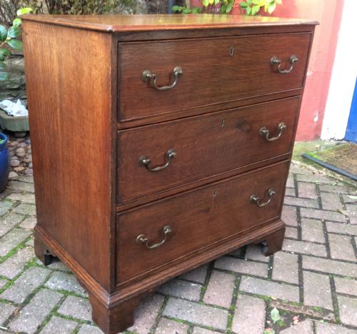 SMALL OAK GEORGIAN CHEST OF DRAWERS - ADDITIONAL PHOTO 1
