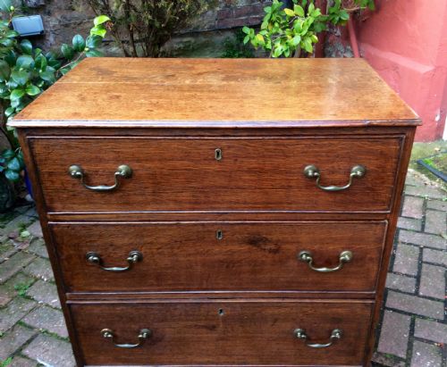 SMALL OAK GEORGIAN CHEST OF DRAWERS - ADDITIONAL PHOTO 2