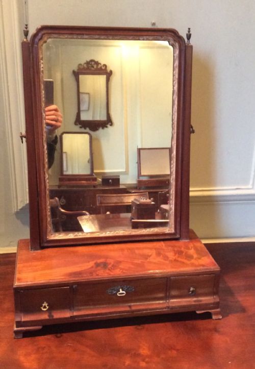 a pretty mahogany dressing table or toilet mirror - CATEGORY: ANTIQUE MIRRORS - DATED GEORGIAN