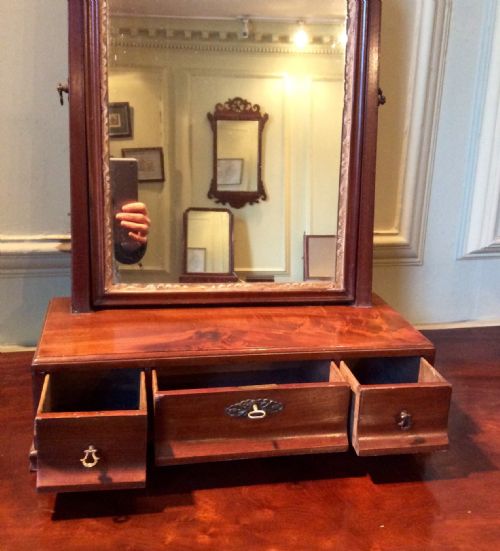 A PRETTY MAHOGANY DRESSING TABLE OR TOILET MIRROR - ADDITIONAL PHOTO 2