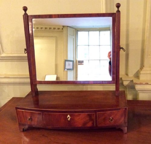 pretty georgian bow front toilet or dressing table mirror - CATEGORY: ANTIQUE MIRRORS - DATED GEORGIAN