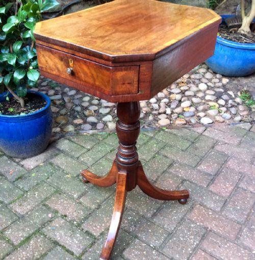elegant mahogany occasional side lamp table - CATEGORY: ANTIQUE TABLES - DATED VICTORIAN