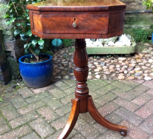 ELEGANT MAHOGANY OCCASIONAL SIDE LAMP TABLE - ADDITIONAL PHOTO 4
